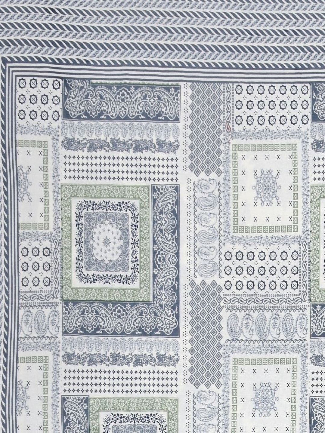 Rangloom Fabrics Grey Geometric Pure Cotton 180 TC King Fine Bedsheet with 2 Pillow Covers
