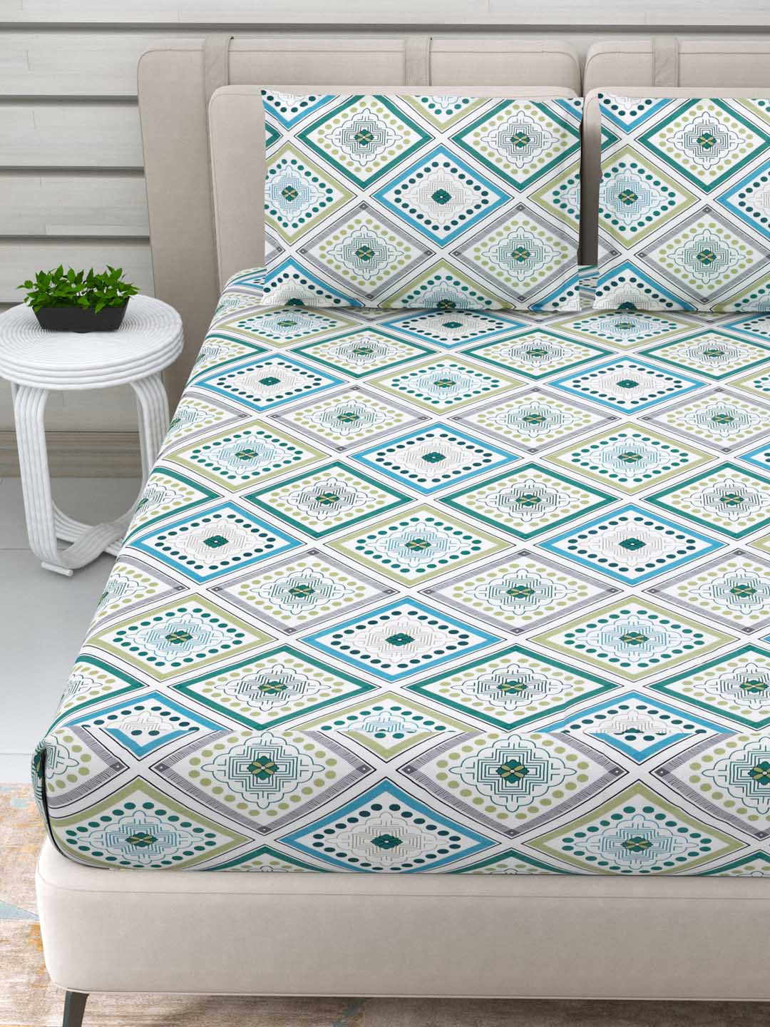 Rangloom Fabrics Double Glazed Green Ethnic Motifs Cotton 220 TC Queen Fine Bedsheet with 2 Pillow Covers