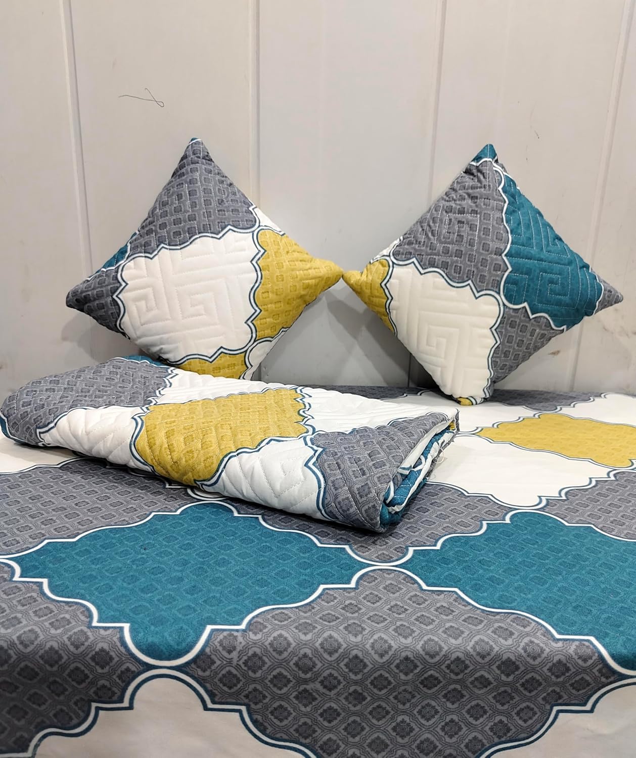 Geometric Glace Cotton 5-Piece Quilted King Size Bedsheet Set– Multicolor Luxury Combo