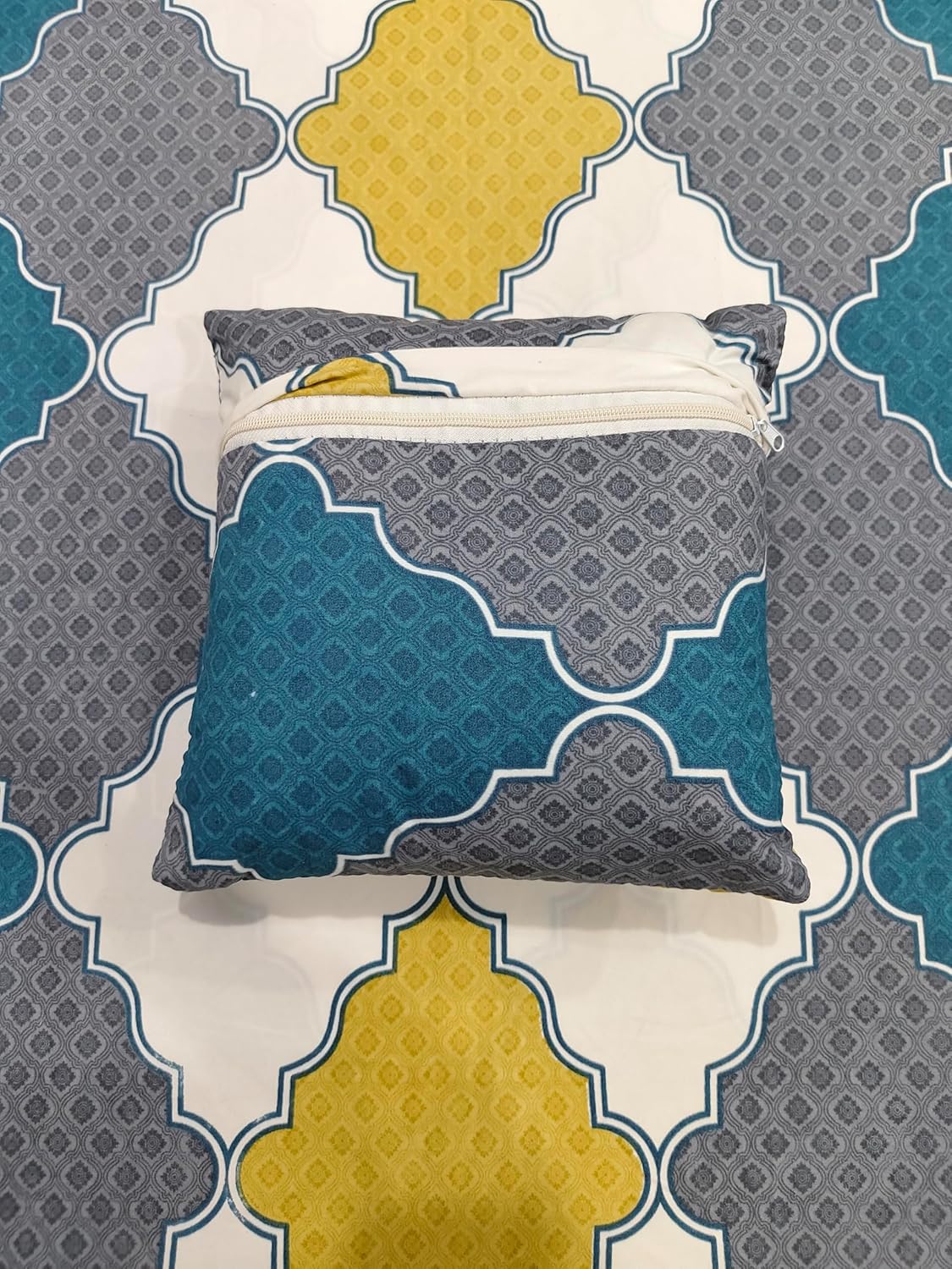 Geometric Glace Cotton 5-Piece Quilted King Size Bedsheet Set– Multicolor Luxury Combo